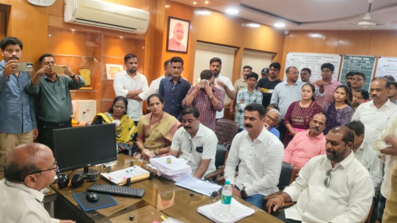 स्मार्ट मीटरला विरोध.. ठाकरे शिवसेनेची महावितरणवर धडक